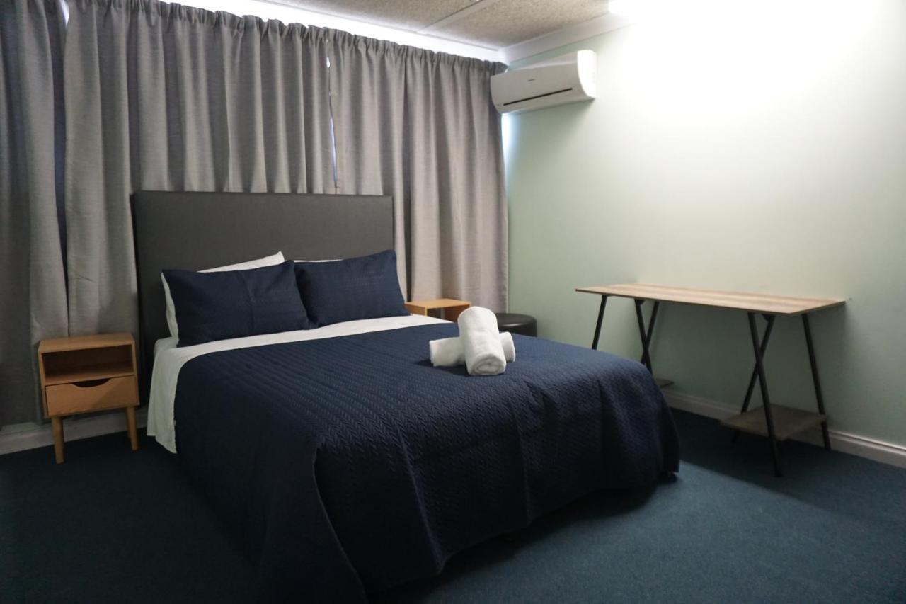 Warners Bay Hotel エクステリア 写真