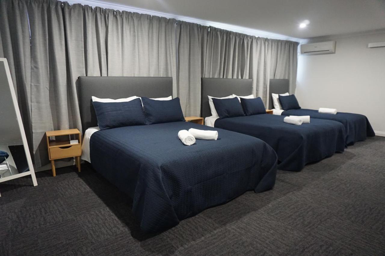 Warners Bay Hotel エクステリア 写真