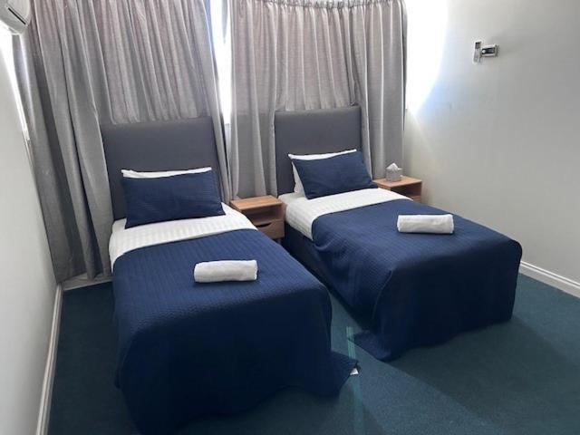 Warners Bay Hotel エクステリア 写真