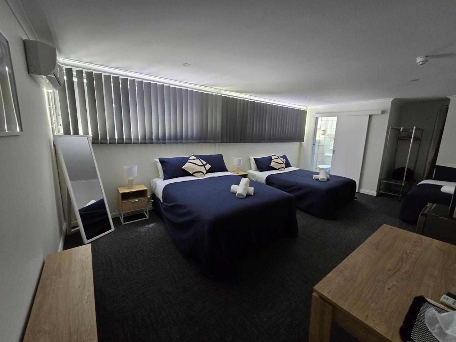 Warners Bay Hotel エクステリア 写真
